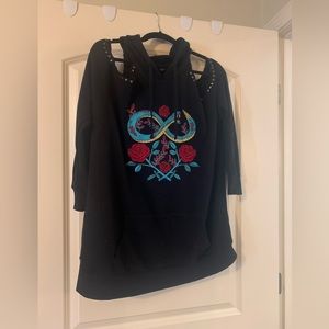 Medusa Rock Star Needed For NWOT Torrid Cold Shoulder Hoodie